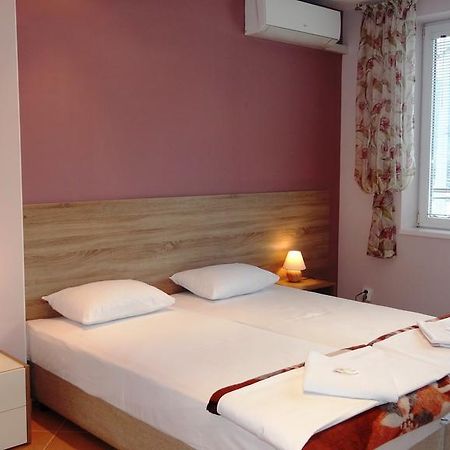 Guest Rooms Kom صوفيا الغرفة الصورة