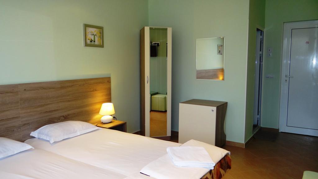 Guest Rooms Kom صوفيا الغرفة الصورة